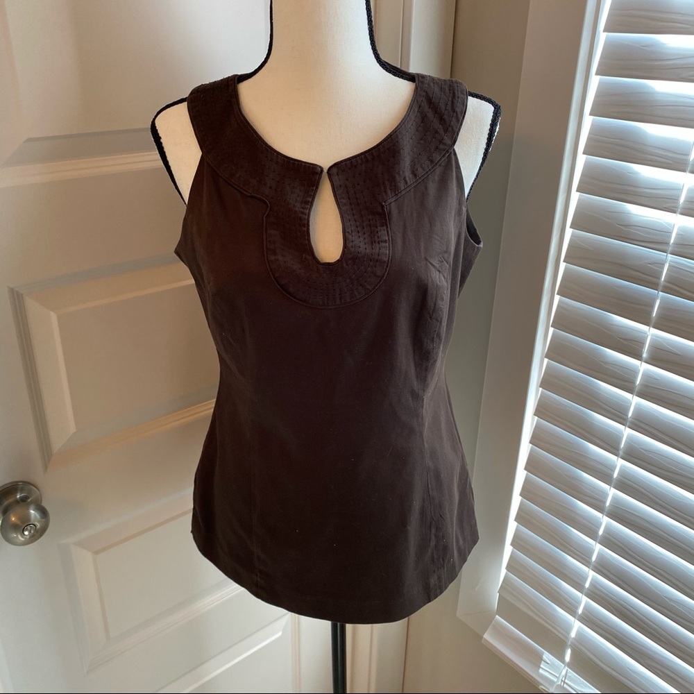 Harold’s || Brown sleeveless blouse with decorative stitching around neckline